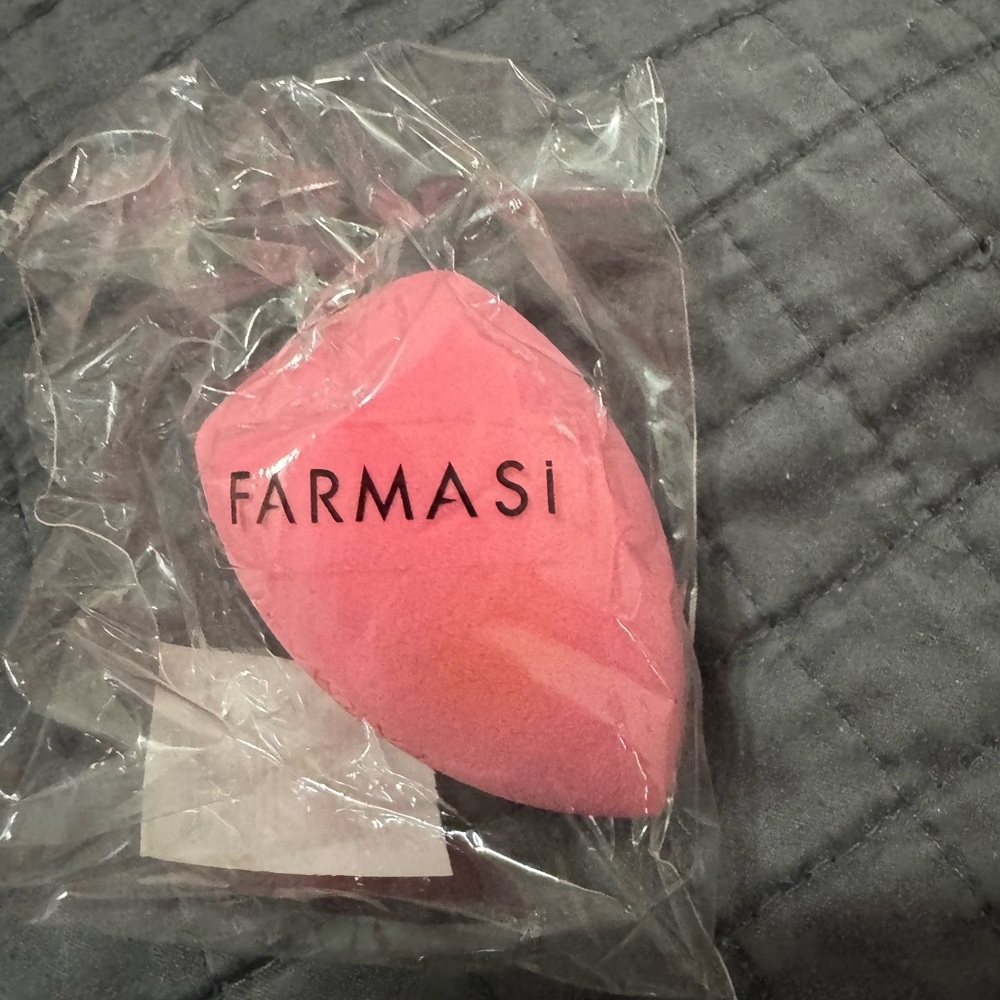 Farmasi Soft Pink Beauty Blender